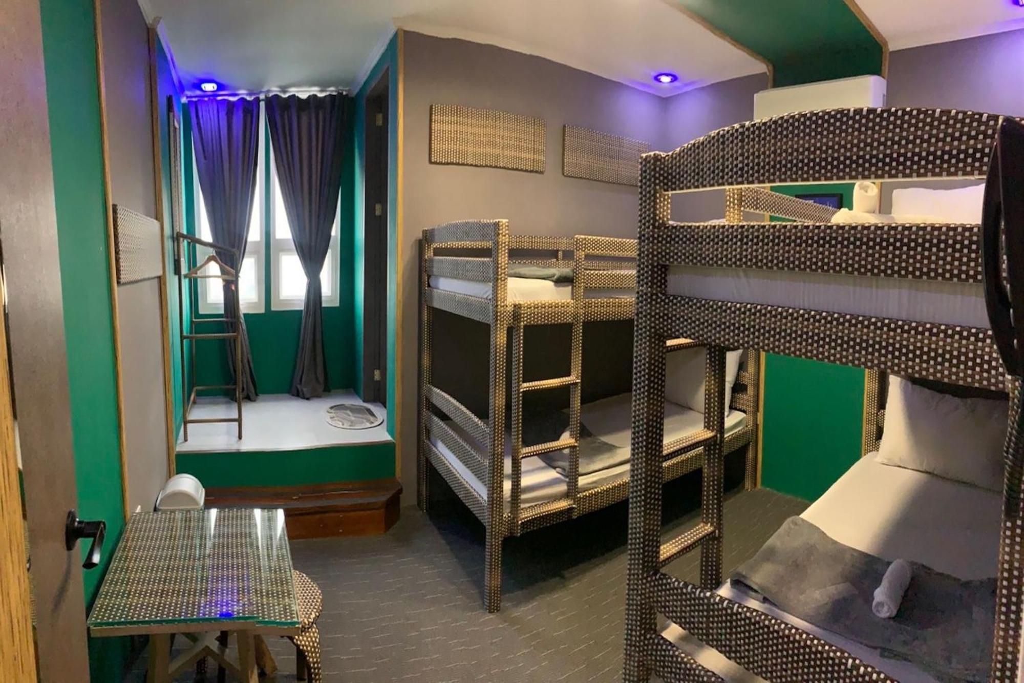 Attic Capsule Hotel Marigondon  Экстерьер фото