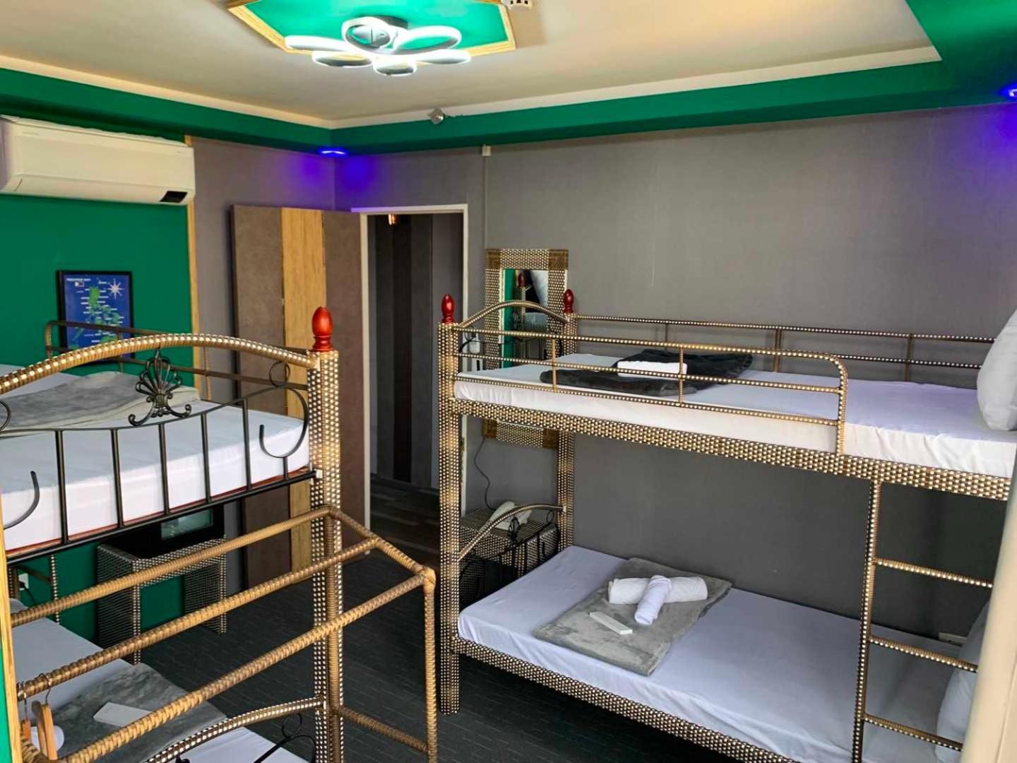 Attic Capsule Hotel Marigondon  Экстерьер фото