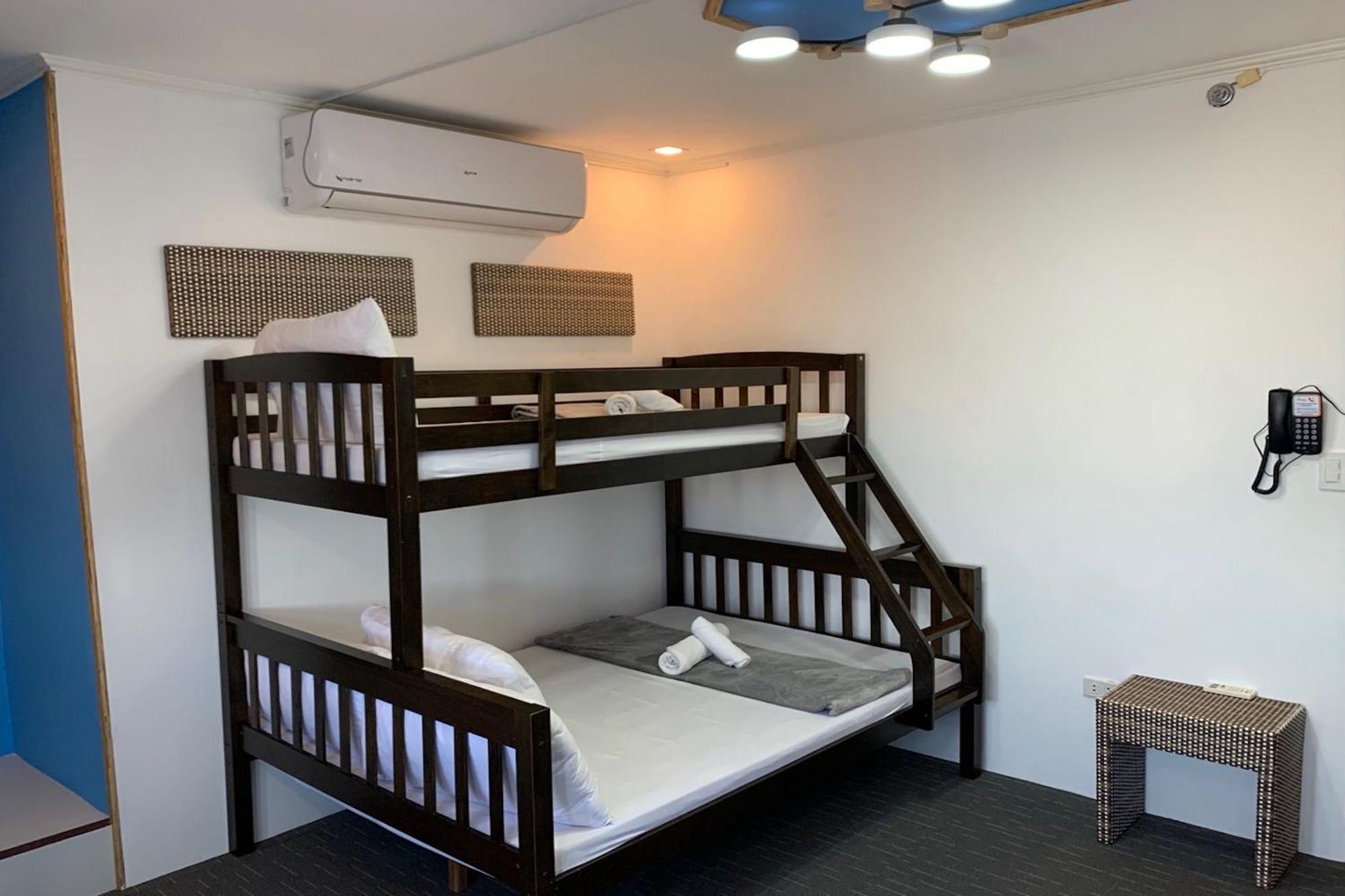 Attic Capsule Hotel Marigondon  Экстерьер фото