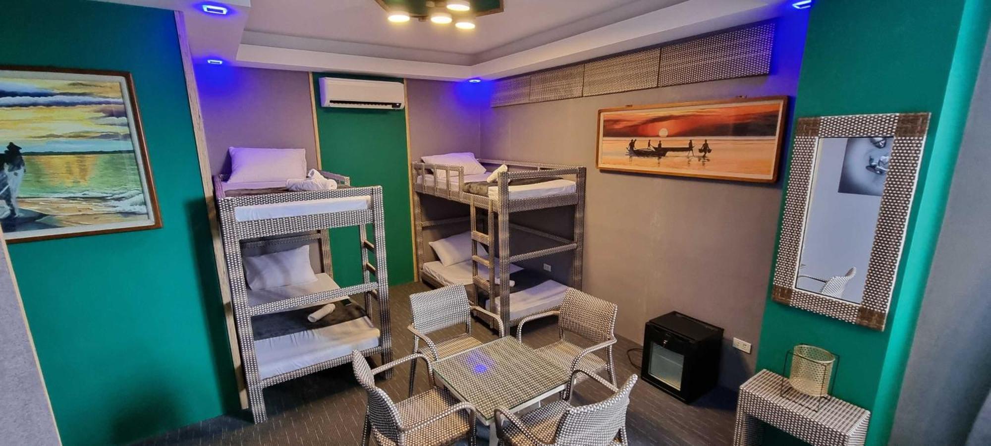 Attic Capsule Hotel Marigondon  Экстерьер фото