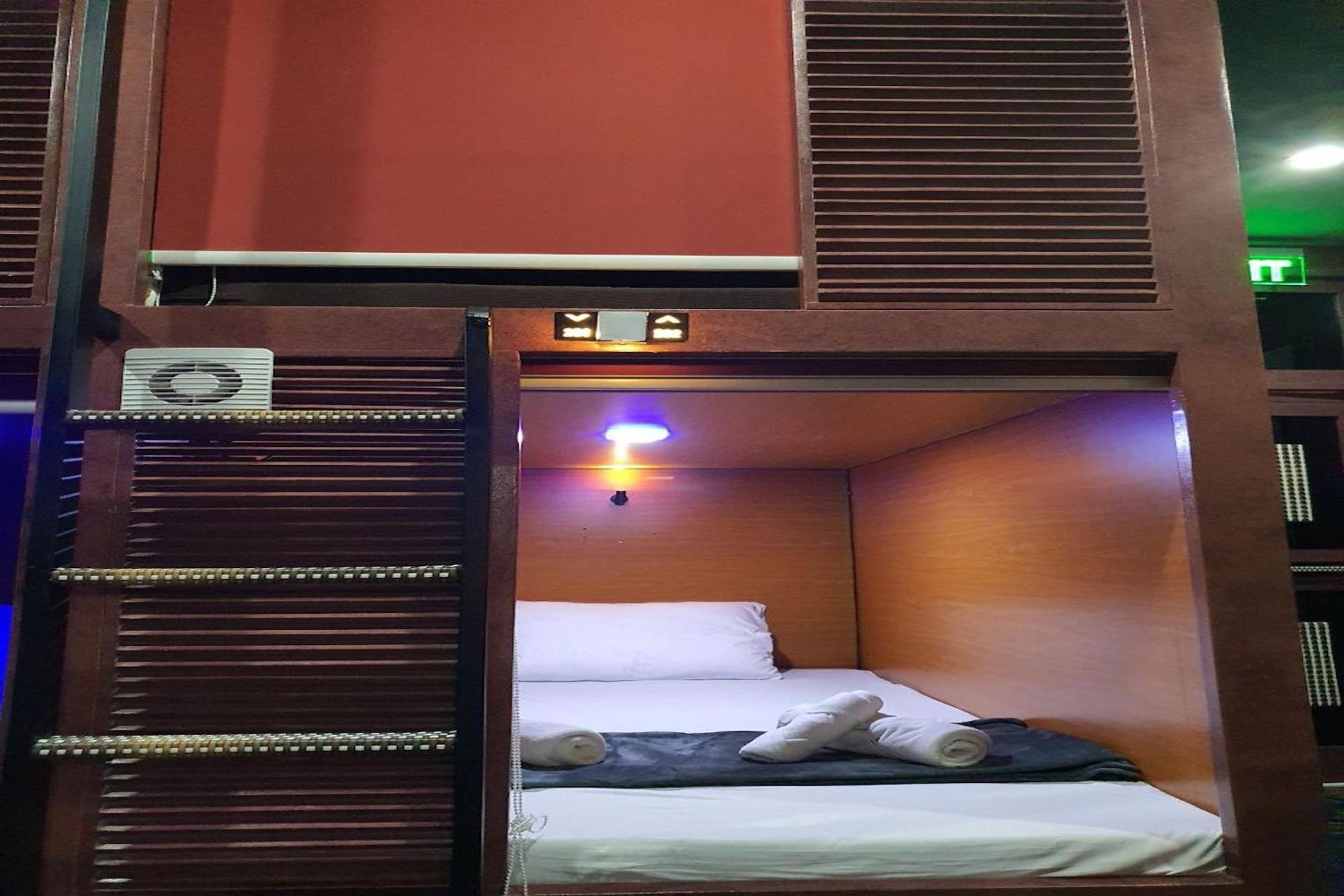 Attic Capsule Hotel Marigondon  Экстерьер фото