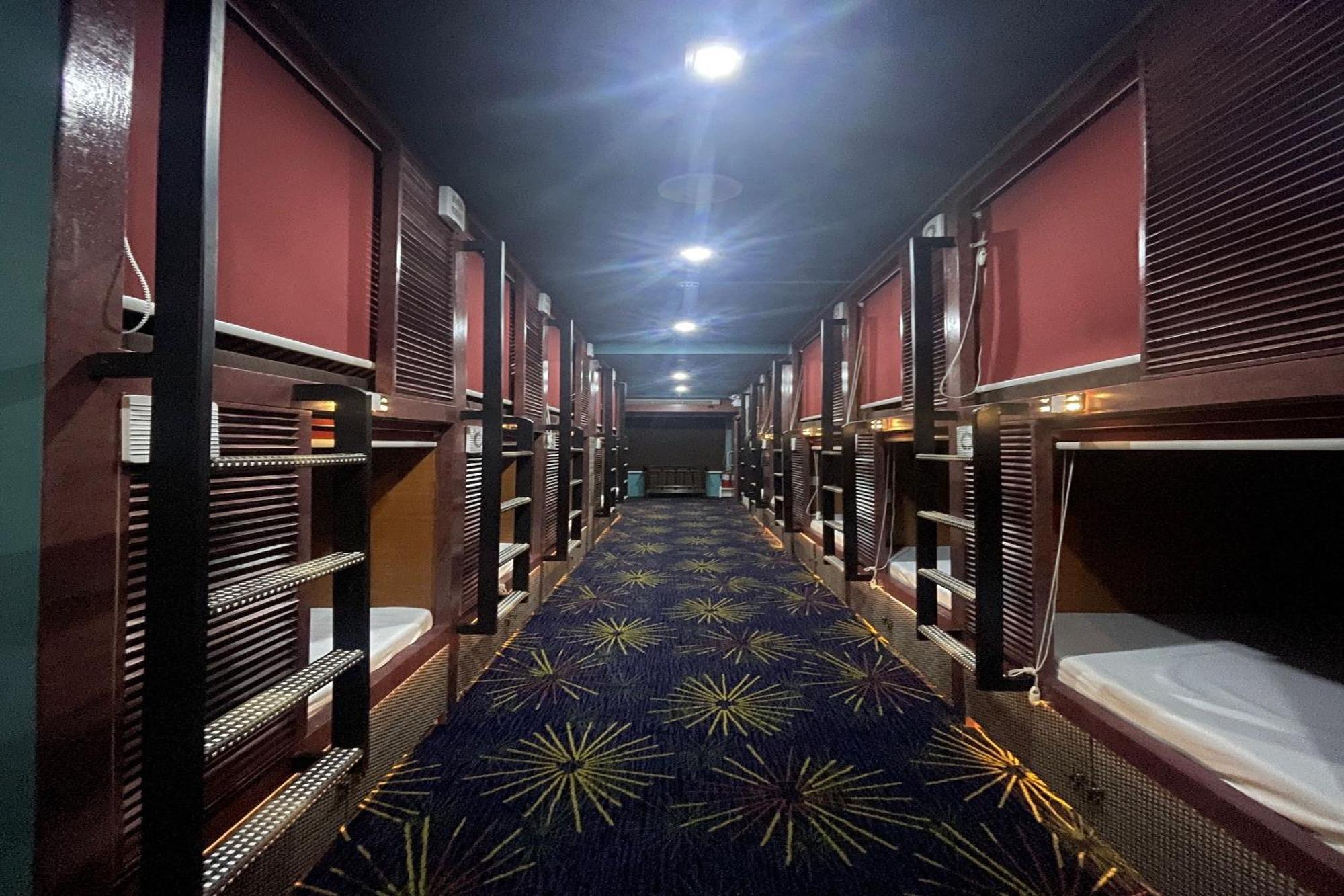 Attic Capsule Hotel Marigondon  Экстерьер фото