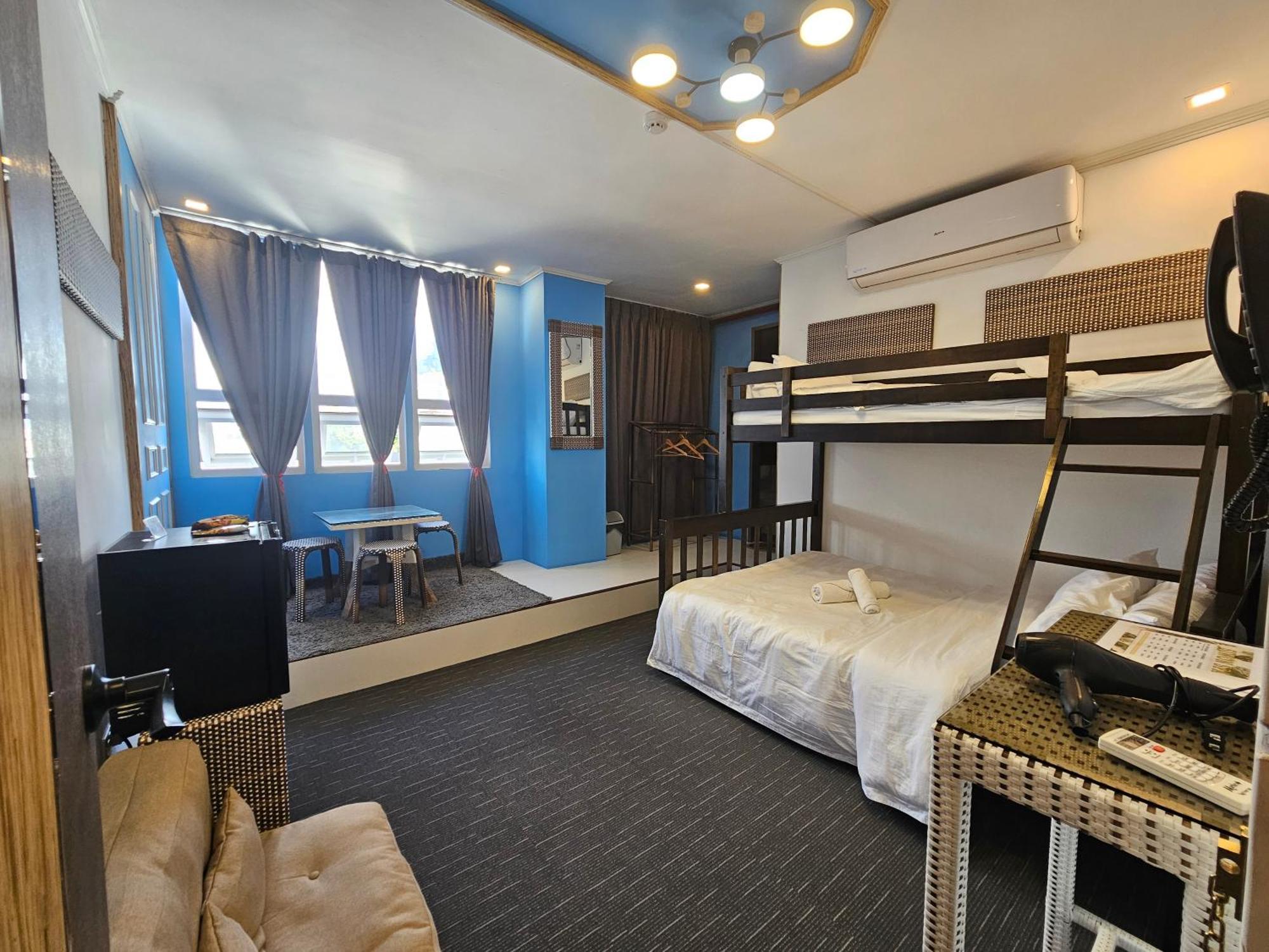 Attic Capsule Hotel Marigondon  Экстерьер фото