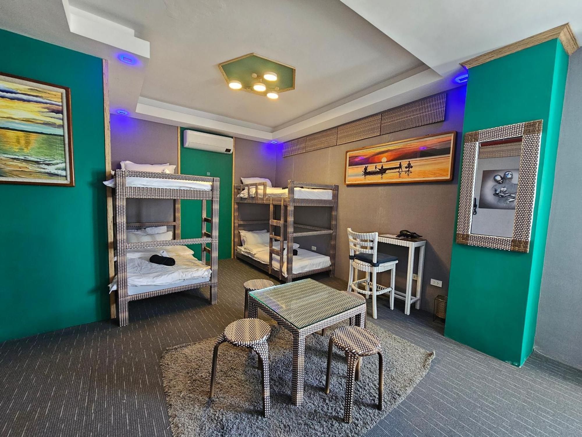 Attic Capsule Hotel Marigondon  Экстерьер фото